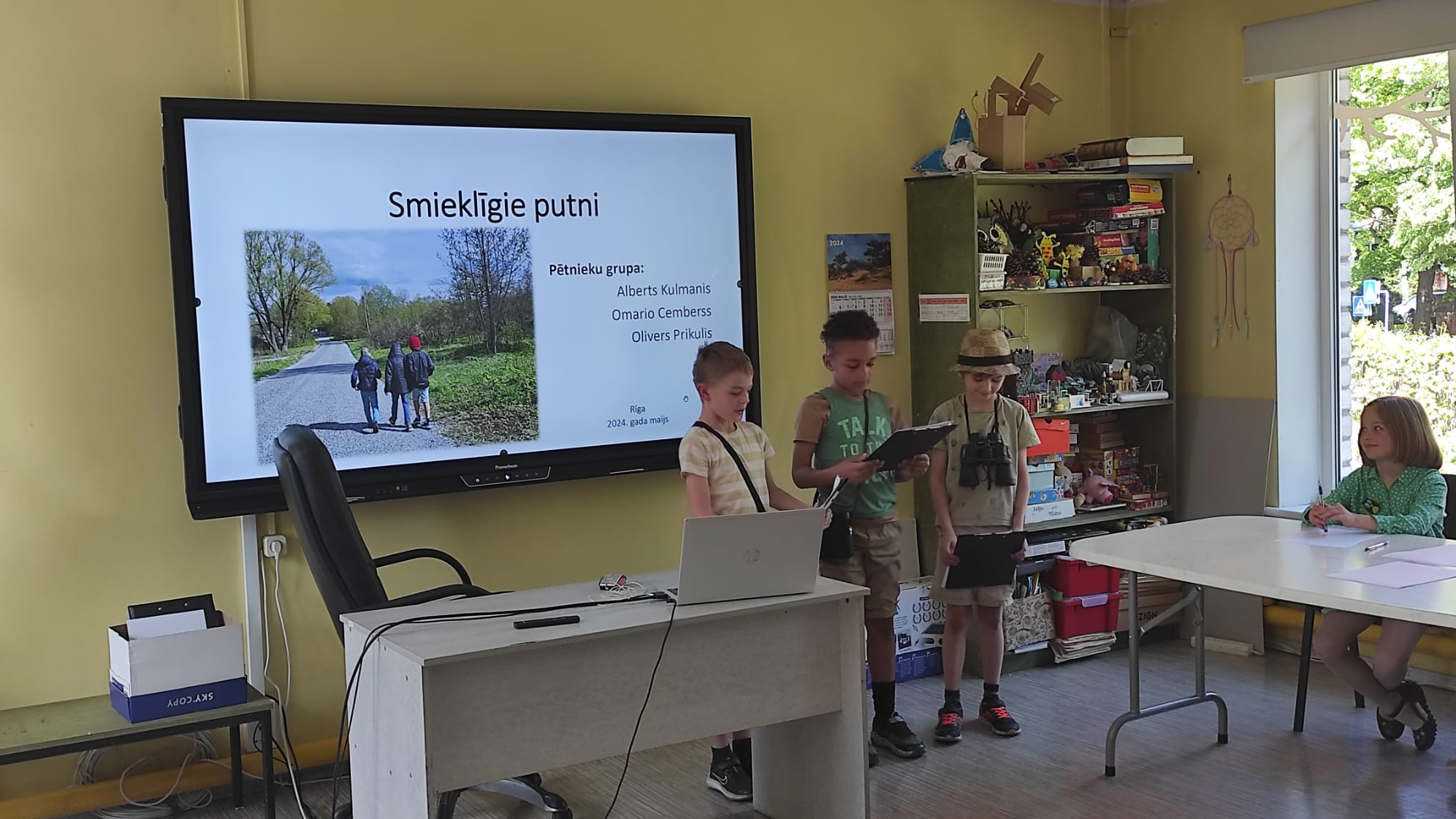 Konkursa dalībnieki prezentē savu veikumu žūrijai un pārējiem konkursa dalībniekiem