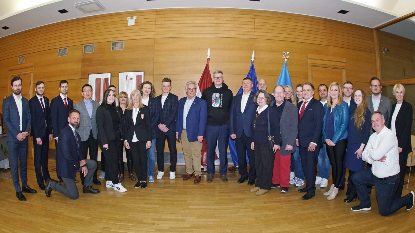 Rīgas domē viesojas pasaules sieviešu čempionāta hokejā organizatori