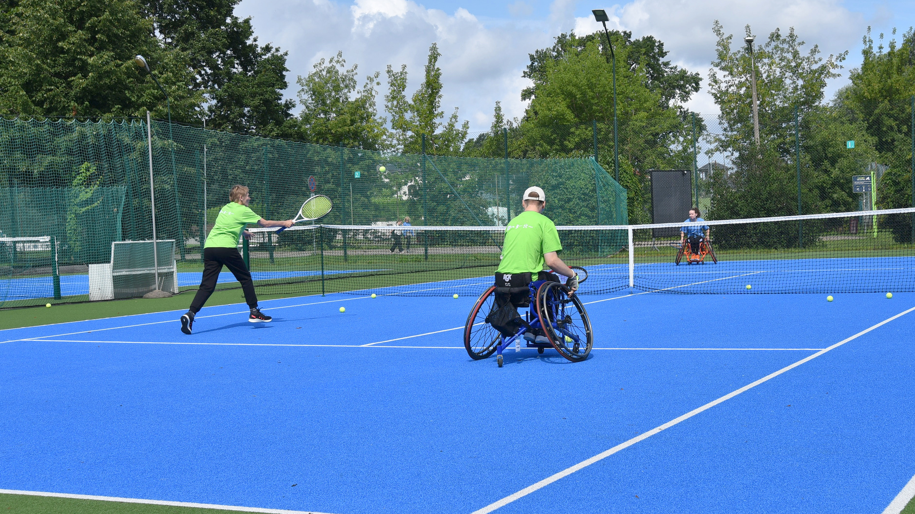 Vasaras Parasporta diena atklāj iespējas sportot ikvienam