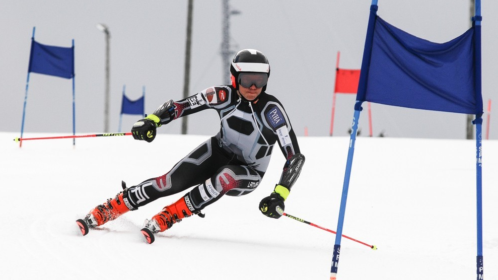 Rīgas sportistu Elvja un Laura Opmaņu starti Baltijas kausa sacensībās kalnu slēpošanā