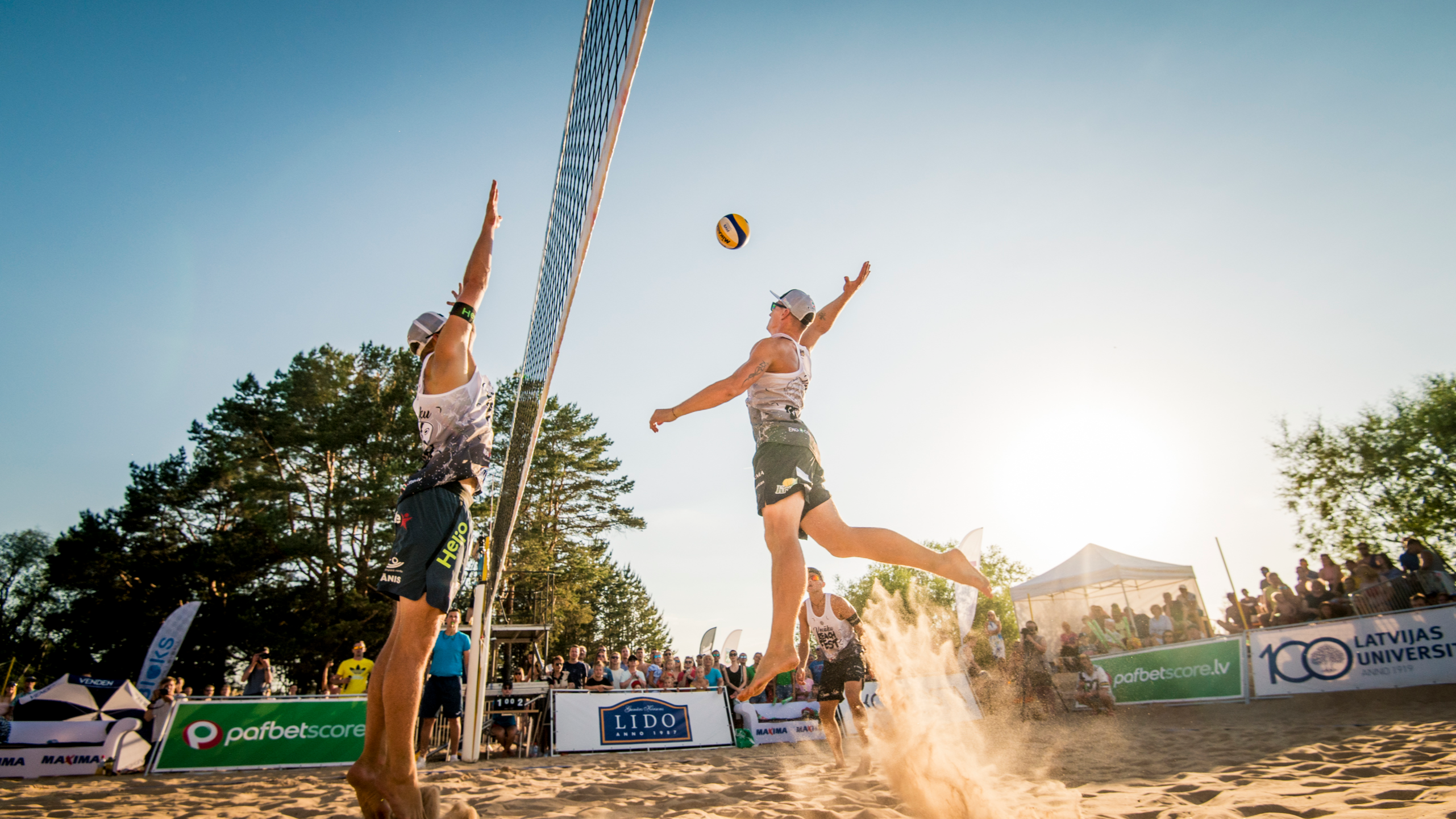 Četras karstas un pludmales volejbola emociju pilnas dienas ir aizvadītas