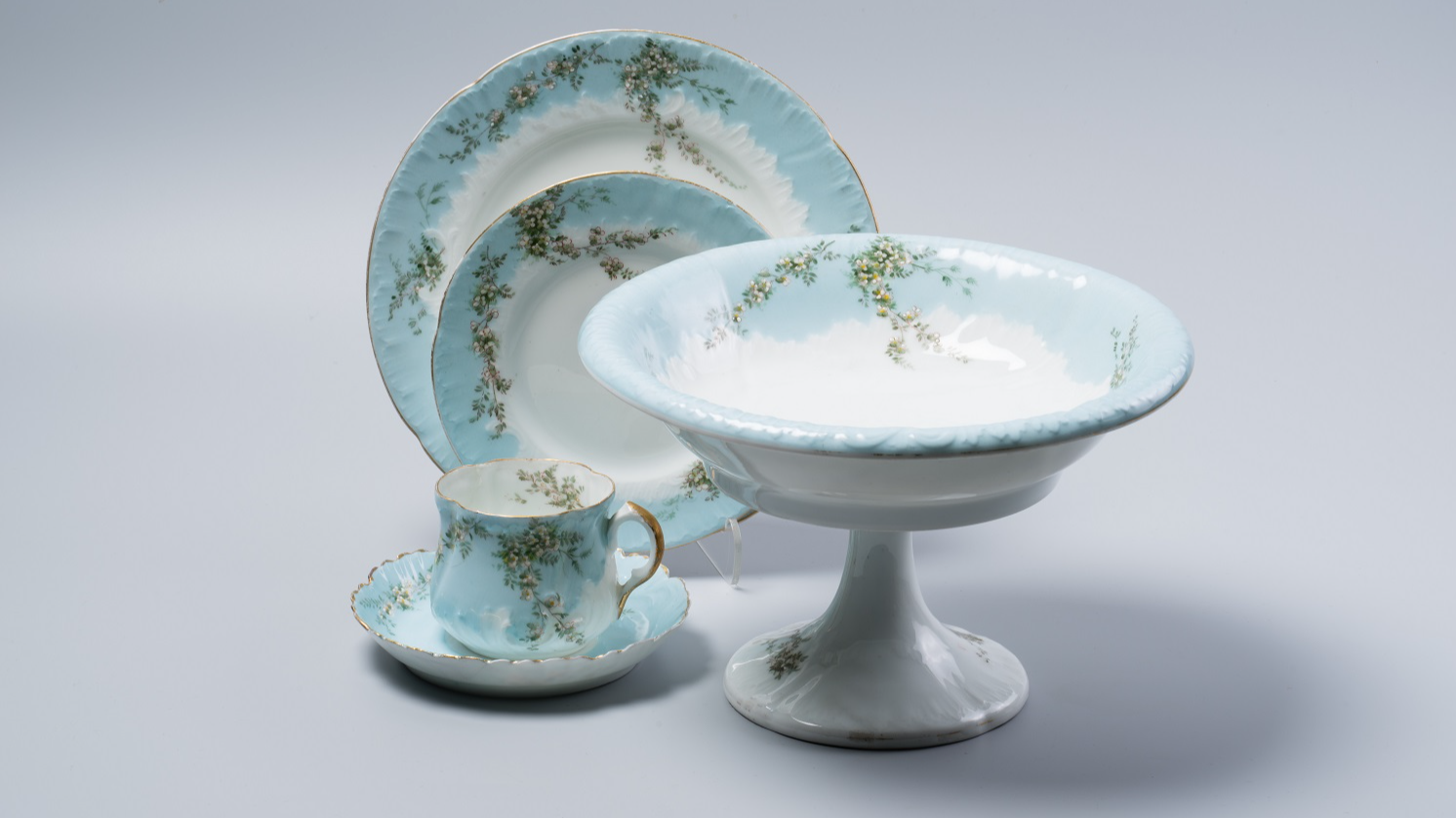 Rīgas Porcelāna muzejs atklāj atjaunotās vēsturiskā porcelāna ekspozīcijas daļu