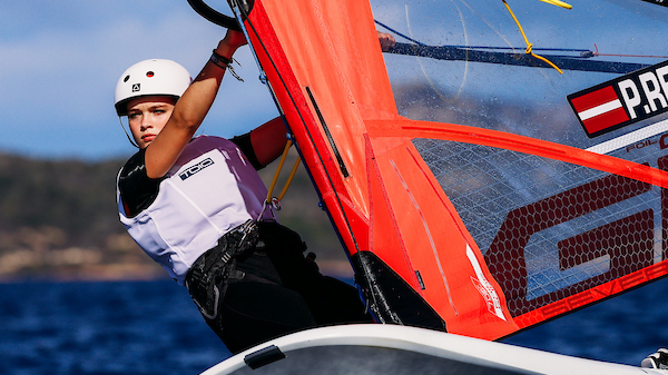 Latvijas IQFoil jauniešu komanda kuplā sastāvā noslēgusi dalību Eiropas čempionātā Itālijā