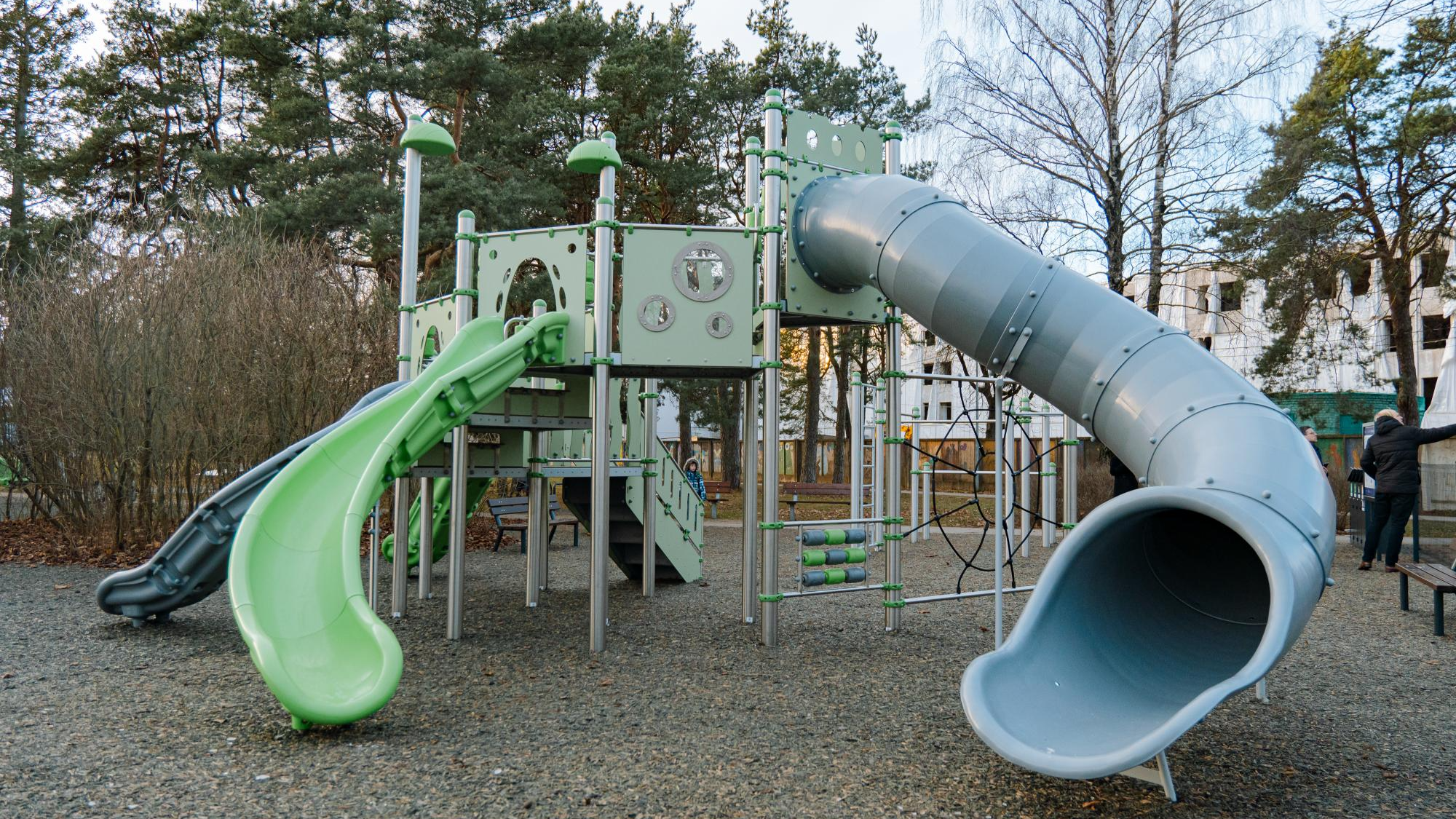 Bolderājā, Tekstilnieku parkā atklāts jauns rotaļu un aktīvās atpūtas laukums