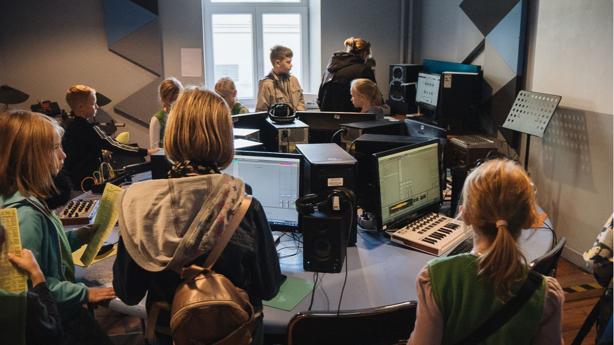 Brīvas vietas interešu izglītības programmās 