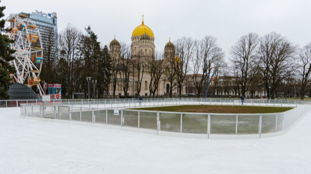 Rīgā atklās publisko slidotavu Esplanādē