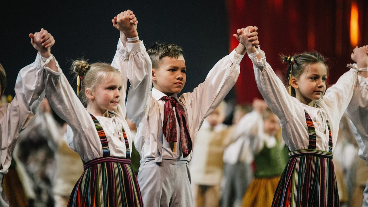 Izveidota Rīcības komiteja sekmīgai XII Latvijas Skolu jaunatnes dziesmu un deju svētku norisei