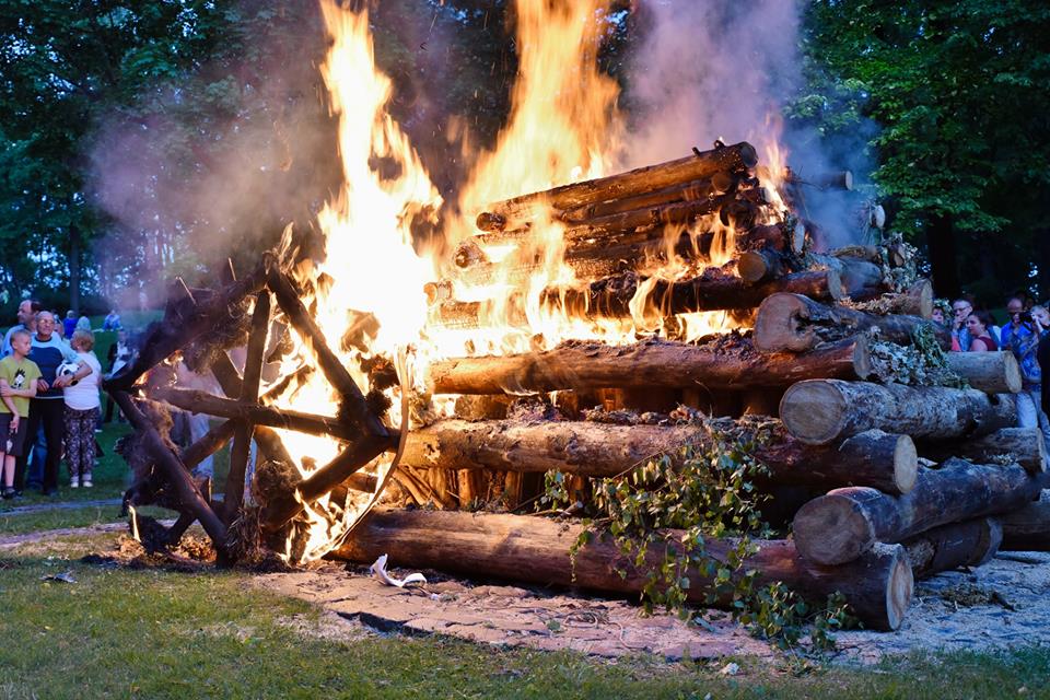 Aicina svinēt tradicionālos Jāņus un līgot Dzegužkalnā