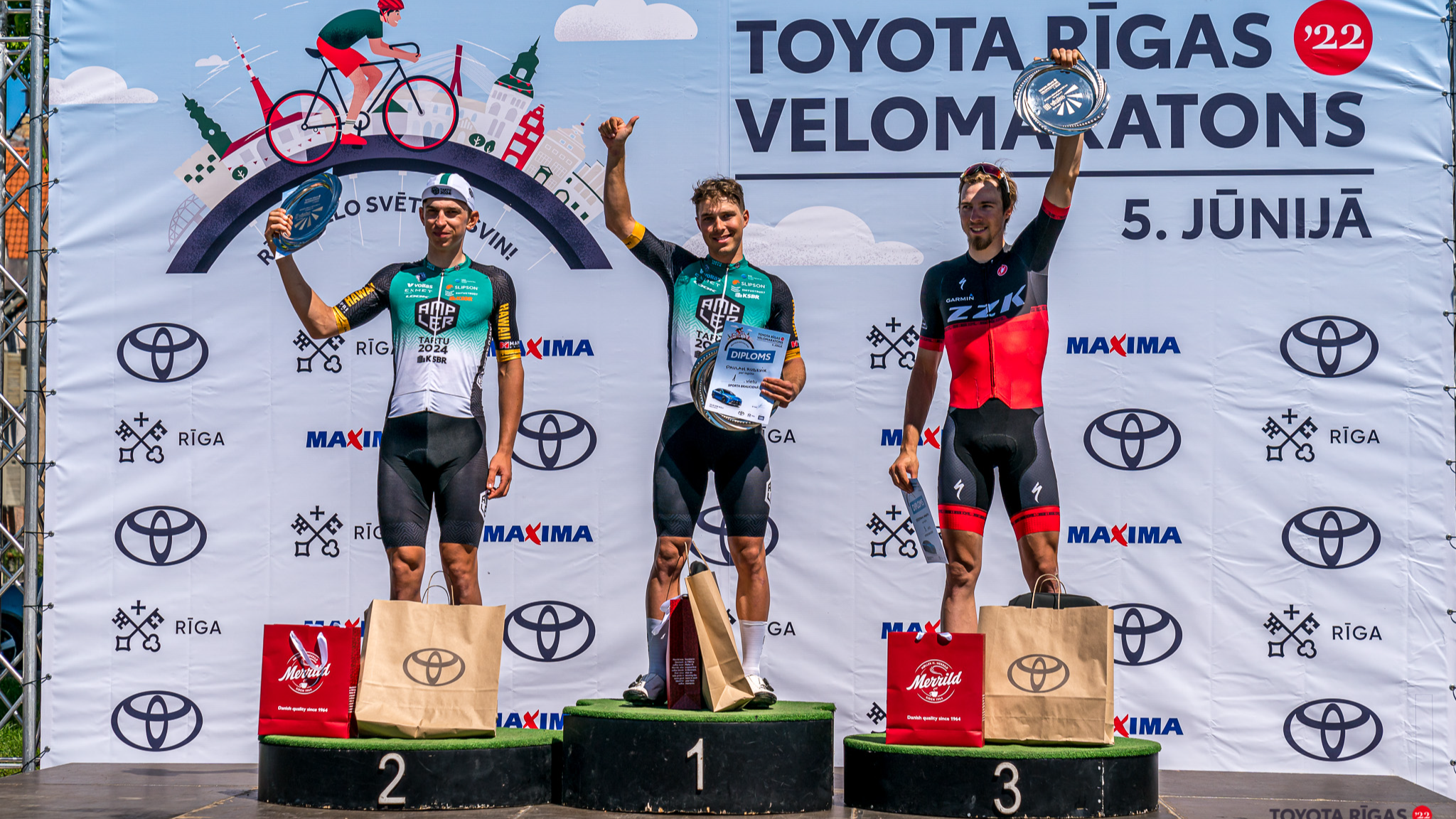 Saulainos laika apstākļos un lieliskā atmosfērā aizvadīts “Toyota” Rīgas velomaratons