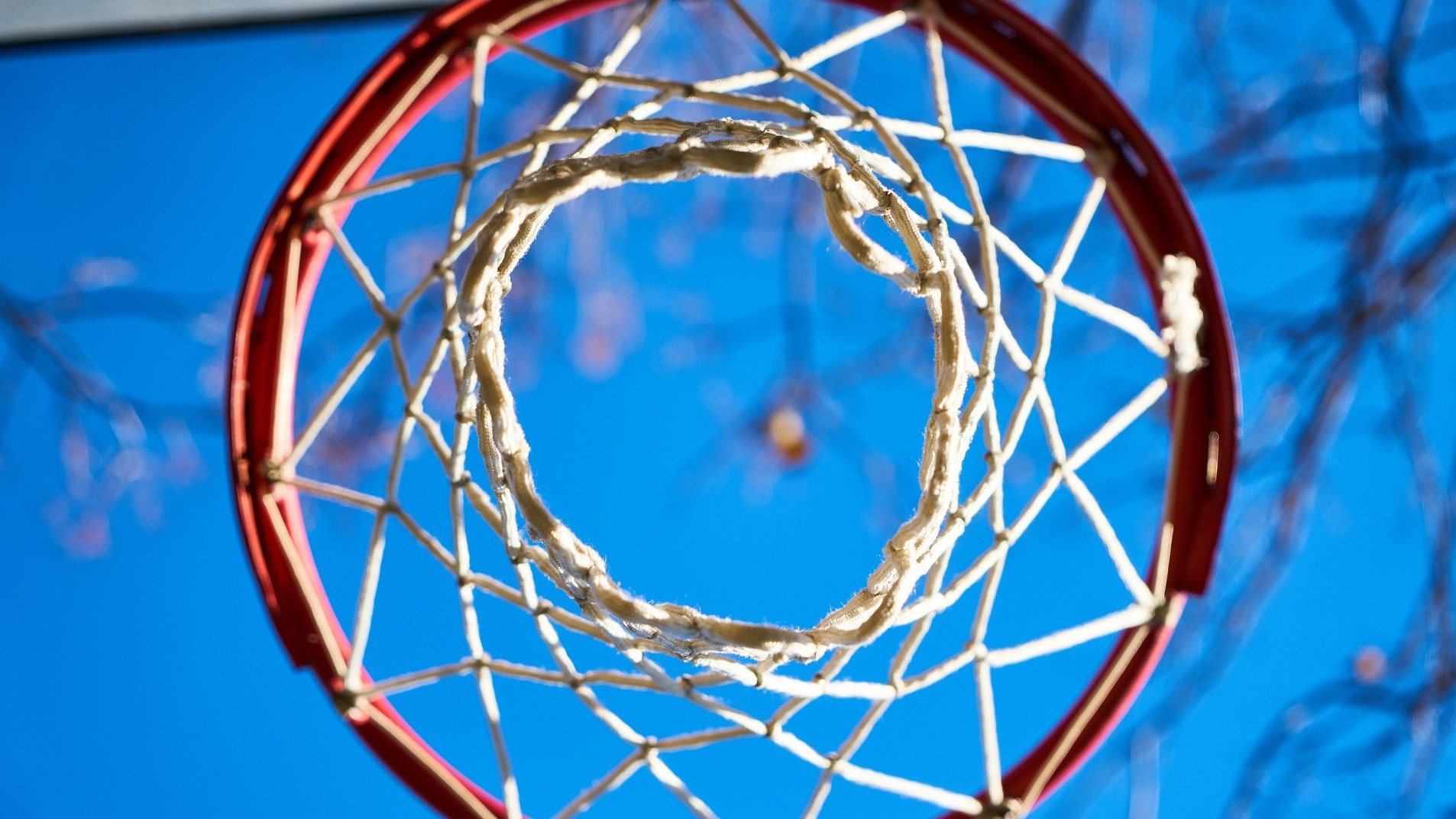 Brīvas vietas Rīgas Kultūru vidusskolas nometnēs "RKV sporta ABC" un "RKV basketbols"