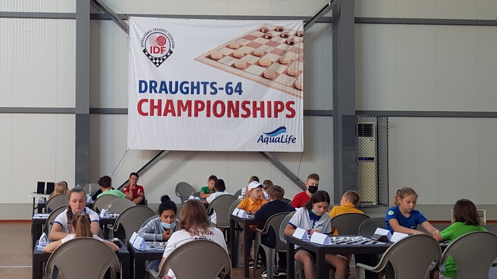Pasaules čempionātā 64 lauciņu dambretē Latvijas jauniešiem 5 zelta medaļas