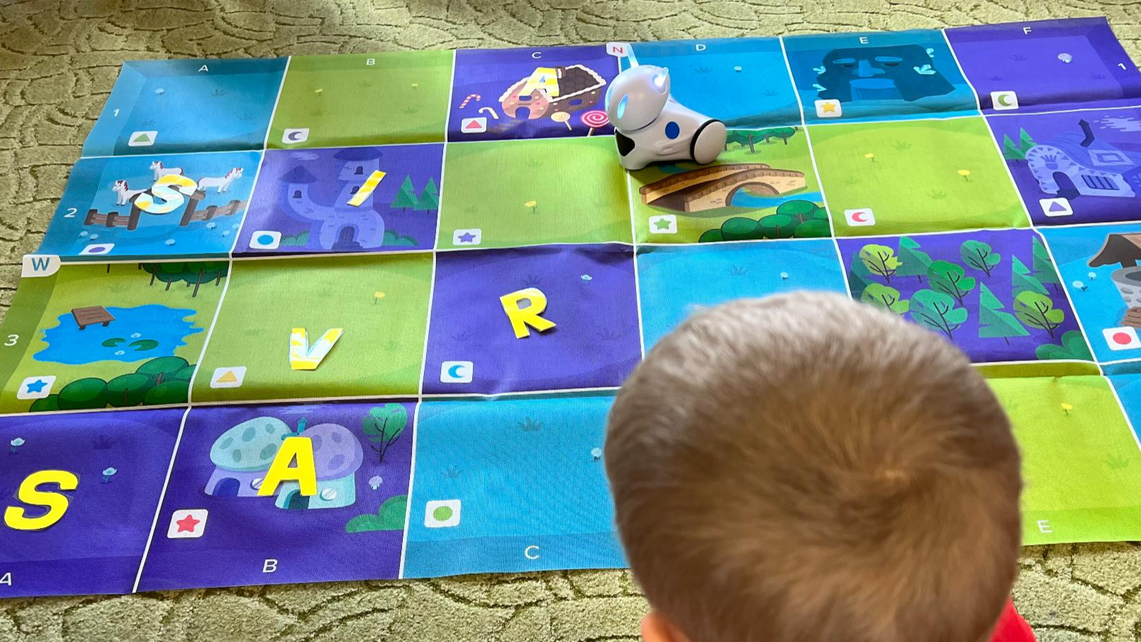 Bērnudārza ikdienā ienācis pirmais robots
