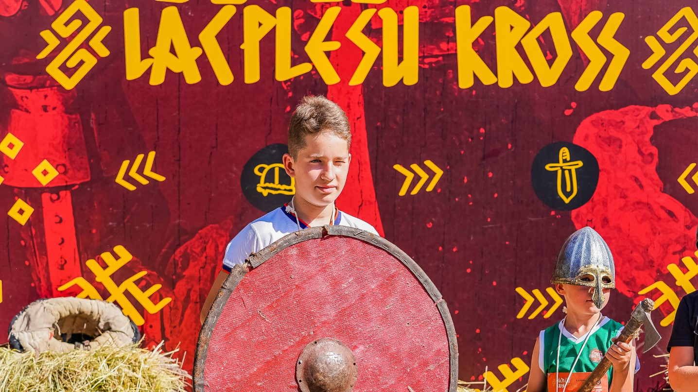 12. septembrī Mežaparkā norisināsies ikgadējais šķēršļu skrējiens Lāčplēšu kross