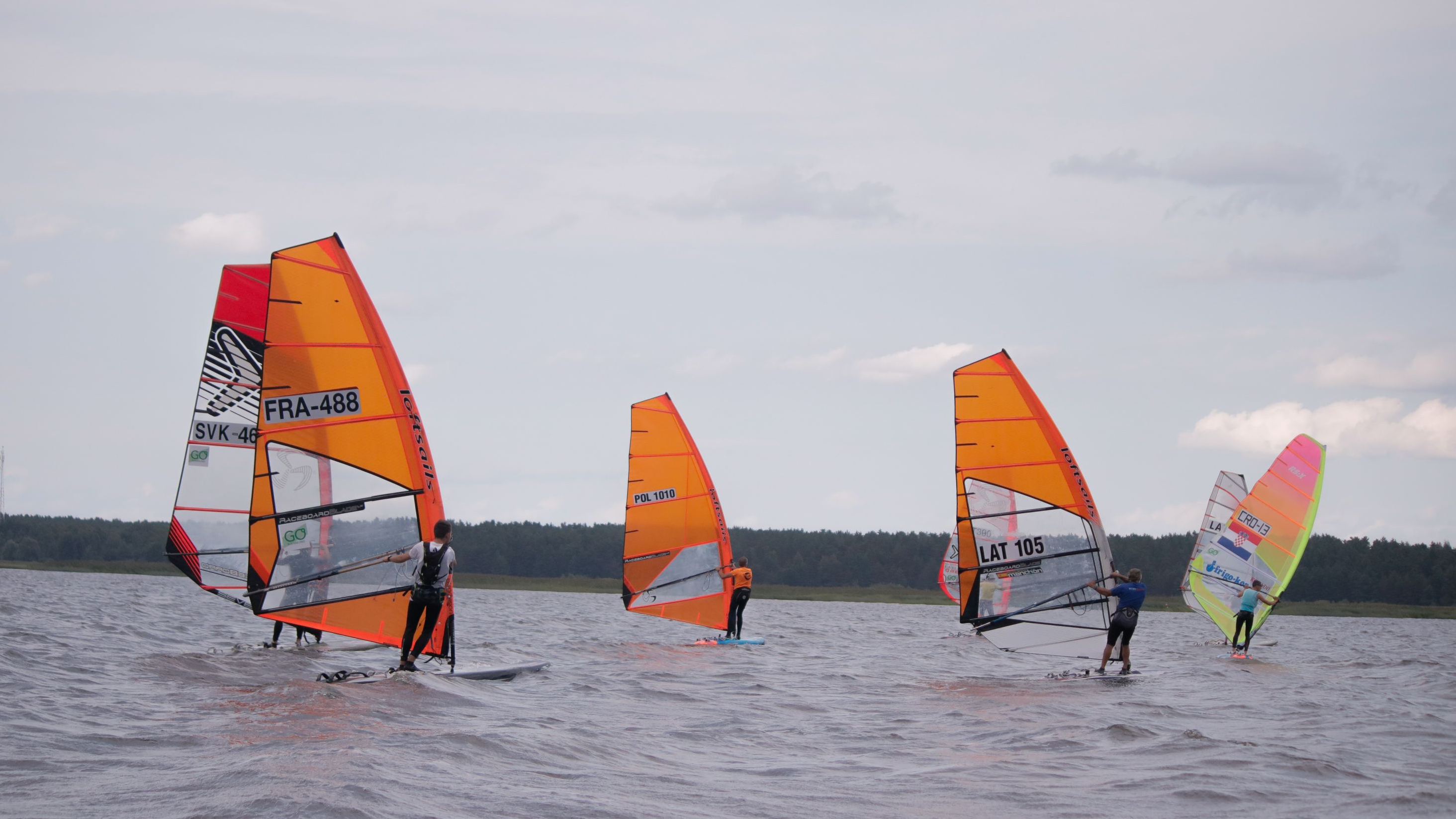 Par Pasaules čempionu godu Raceboard klasē vindsērfingā cīnīsies 64 burātāji no 13 valstīm