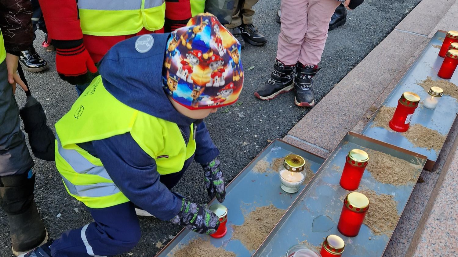 Rīgas 232. pirmskolas izglītības iestādes audzēkņi viesojas pie Brīvības pieminekļa