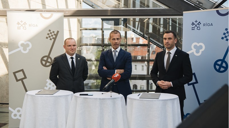 Rīgas mērs un LFF vadība paraksta nodomu protokolu par futbola stadiona būvniecību galvaspilsētā