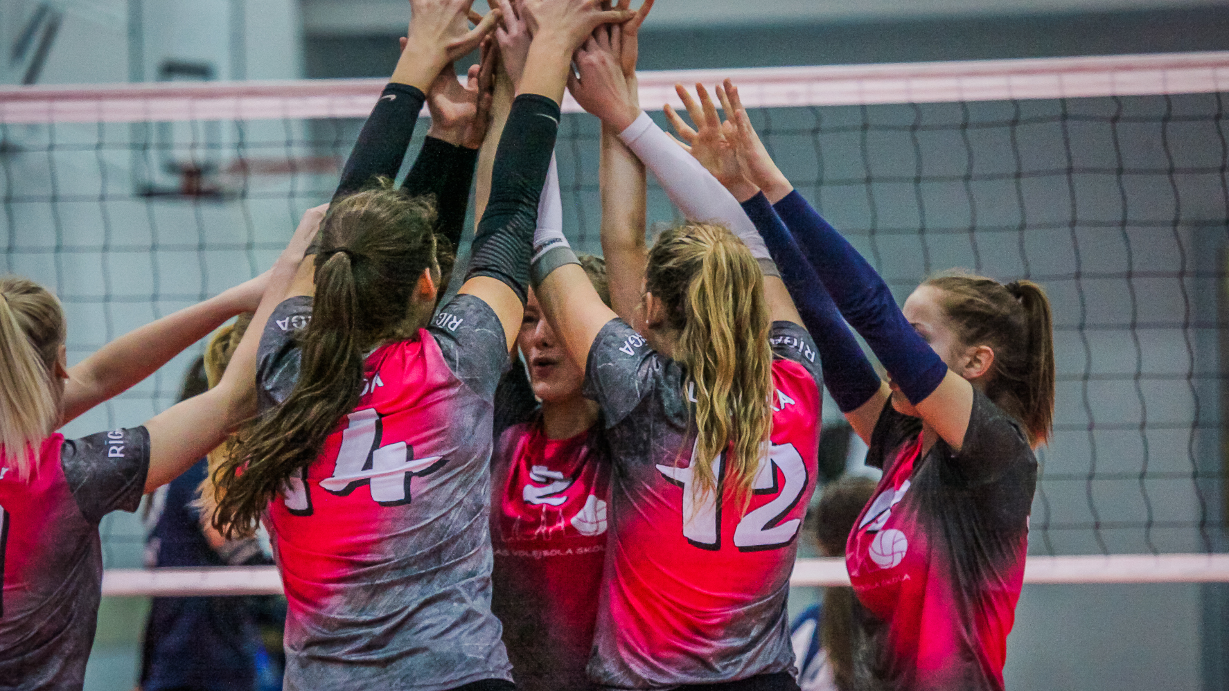 Rīgas Volejbola skolas meiteņu izlase spēlē Latvijas čempionātā 