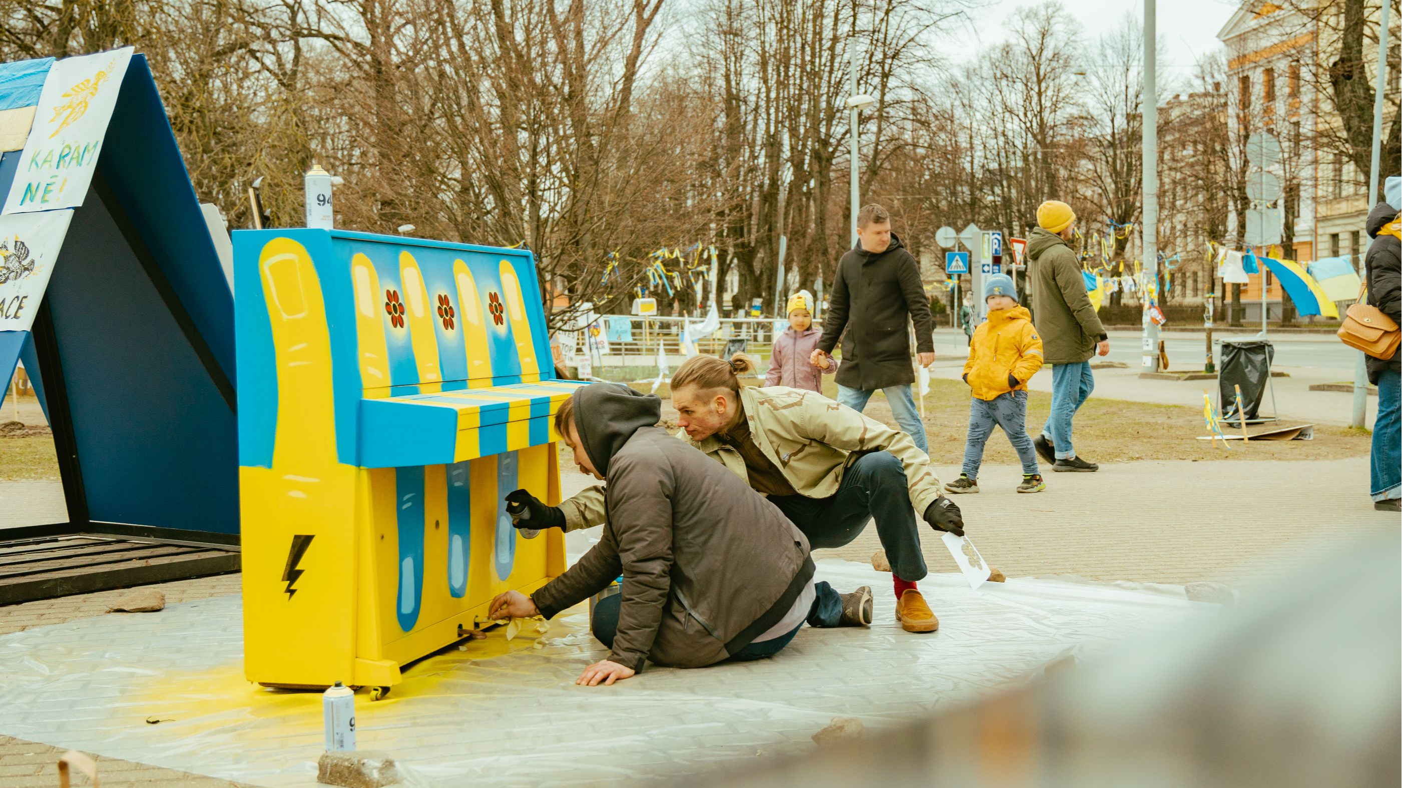 Izvietotas klavieres Ukrainas atbalstam 