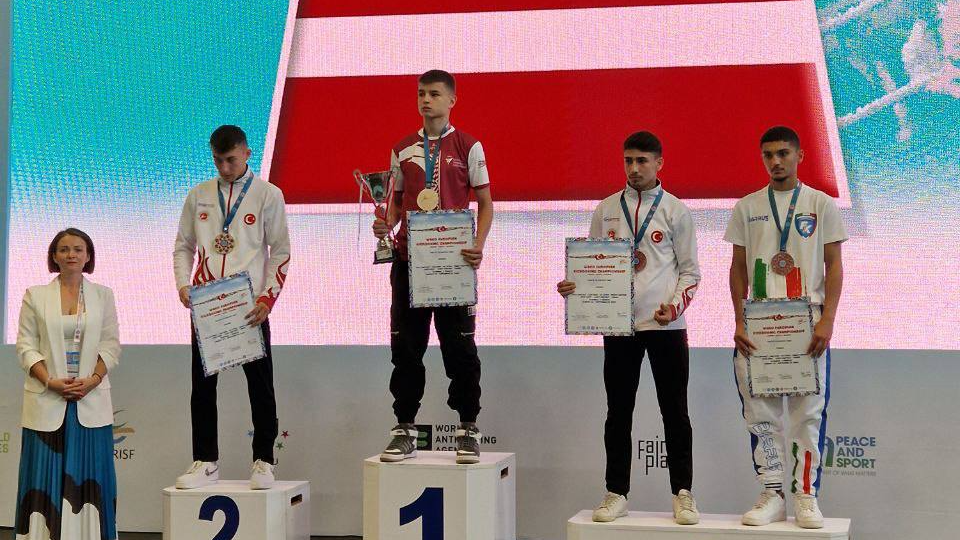 Eiropas čempionātā jauniešiem Latvijas kikbokseriem vairākas medaļas 