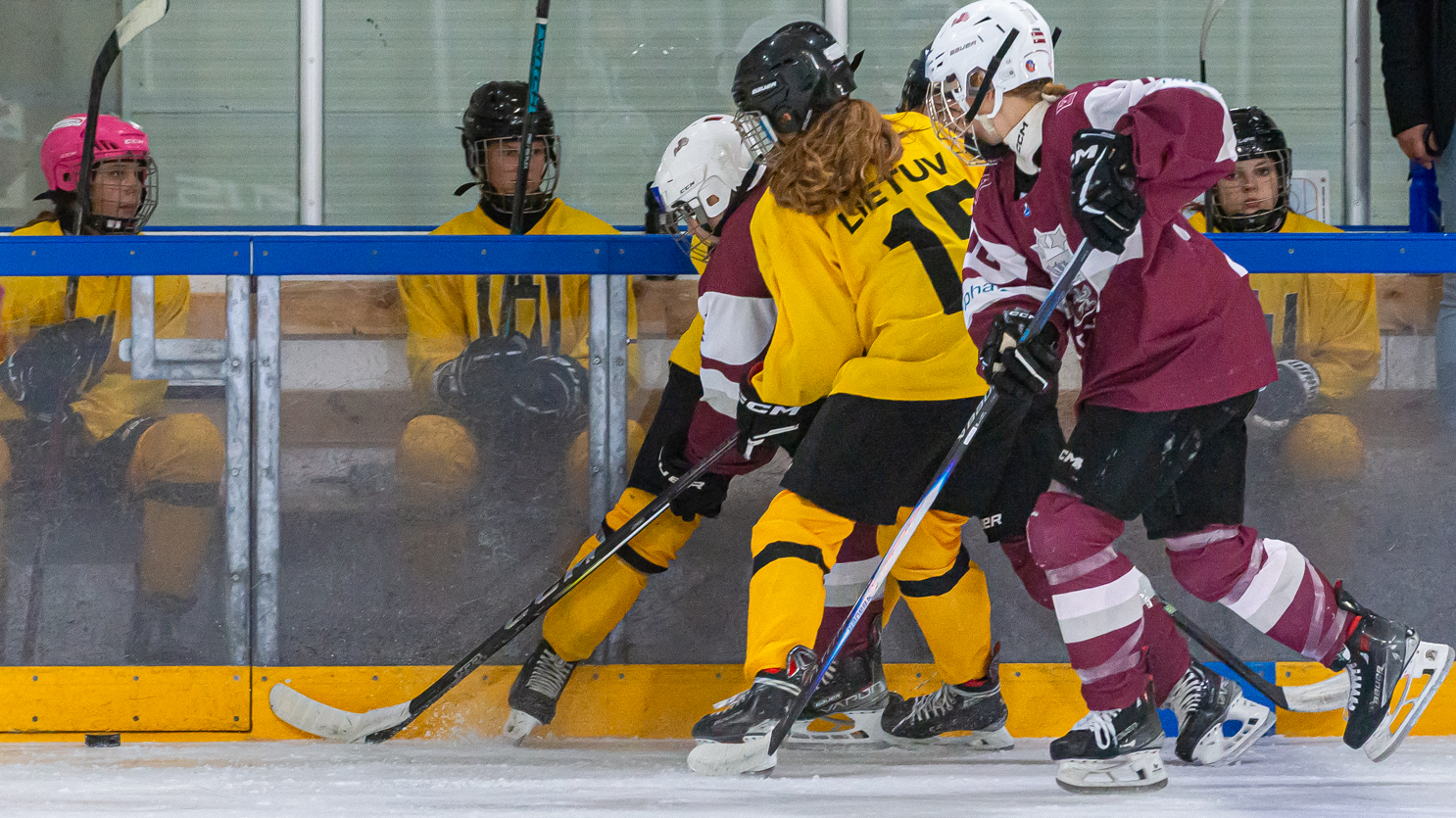 Latvijas U18 sieviešu hokeja izlase pārbaudes spēlē uzveic Lietuvas vienaudzes