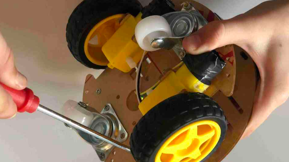 Nodarbību cikls “Uzbūvē savu robotu”
