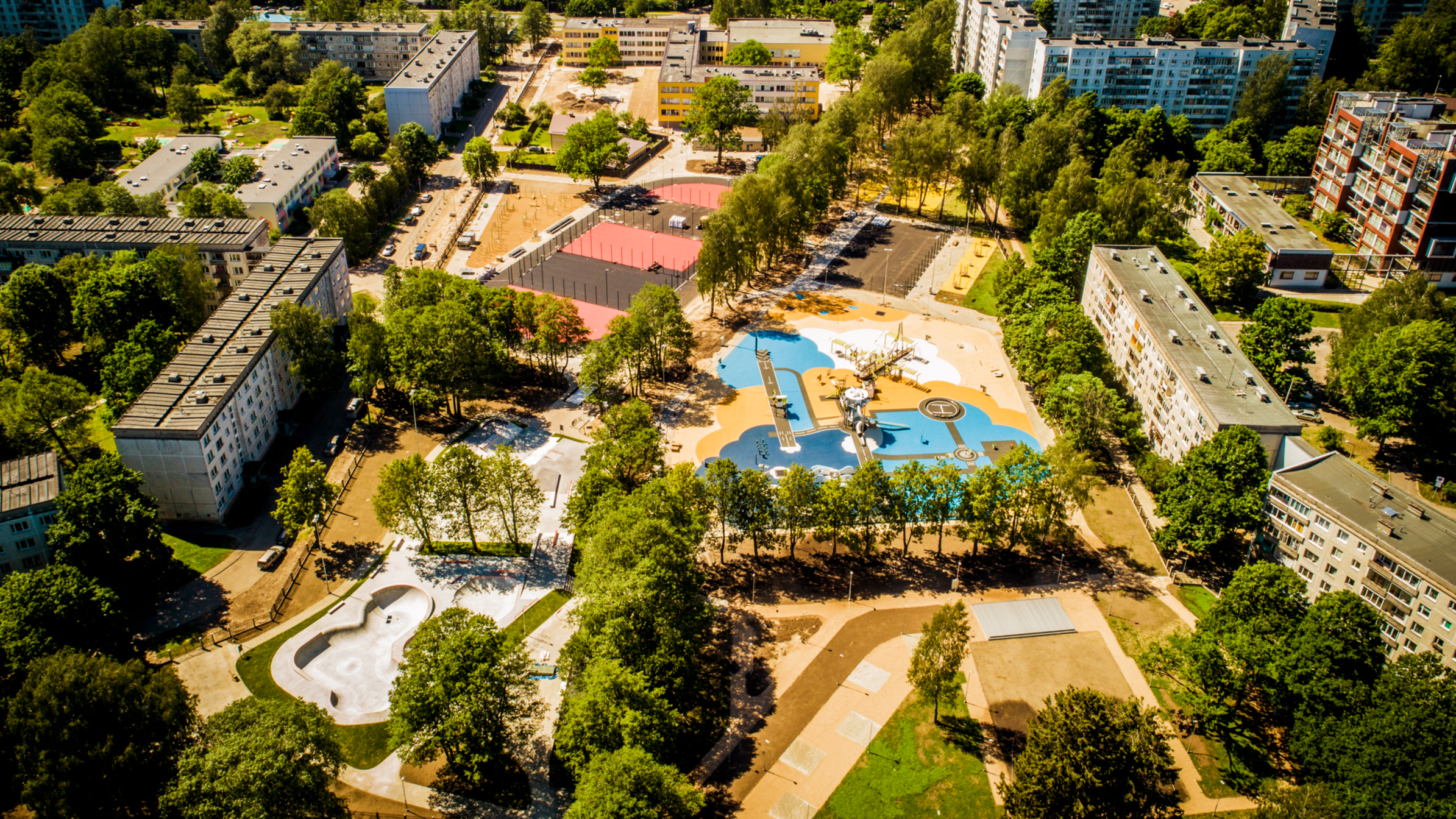 Apsekos topošo Imantas sporta centru 