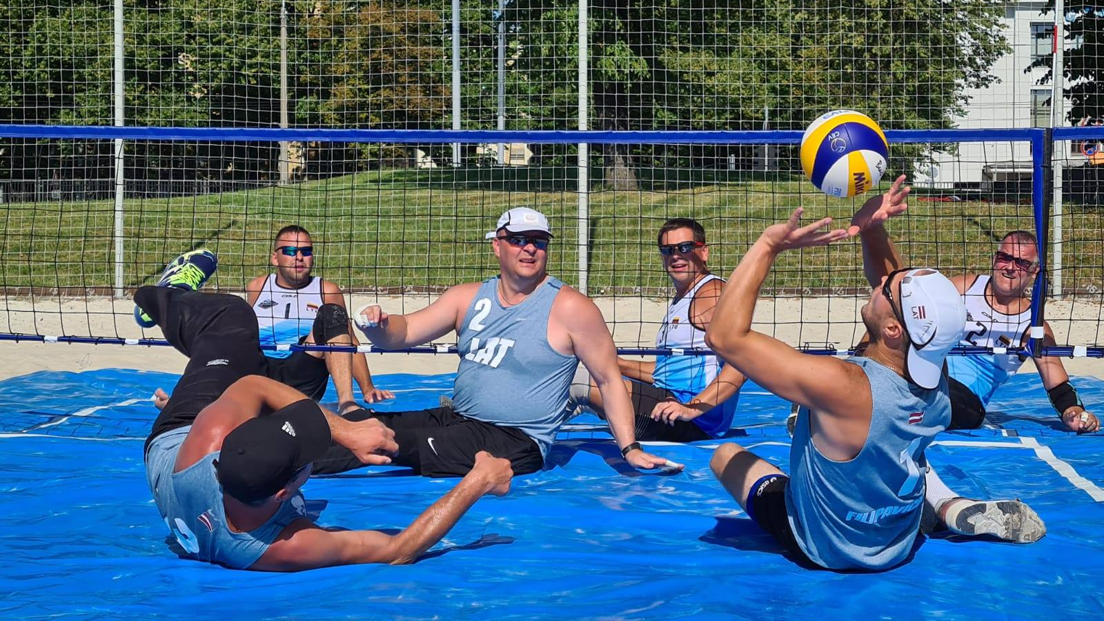 Rīgā norisināsies starptautisks pludmales sēdvolejbola turnīrs "Riga beach sitting volley Cup 2021"