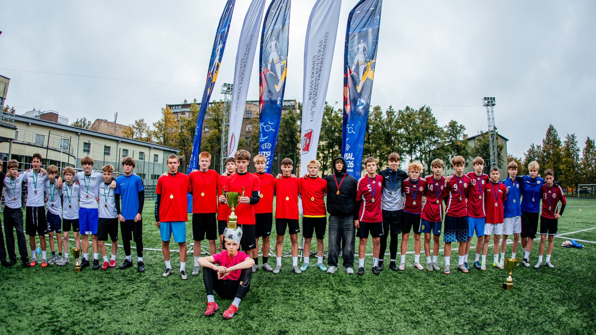 Rīgas skolu futbola čempionātā 7x7 (8.–9. klasēm) triumfē Rīgas Hanzas vidusskola