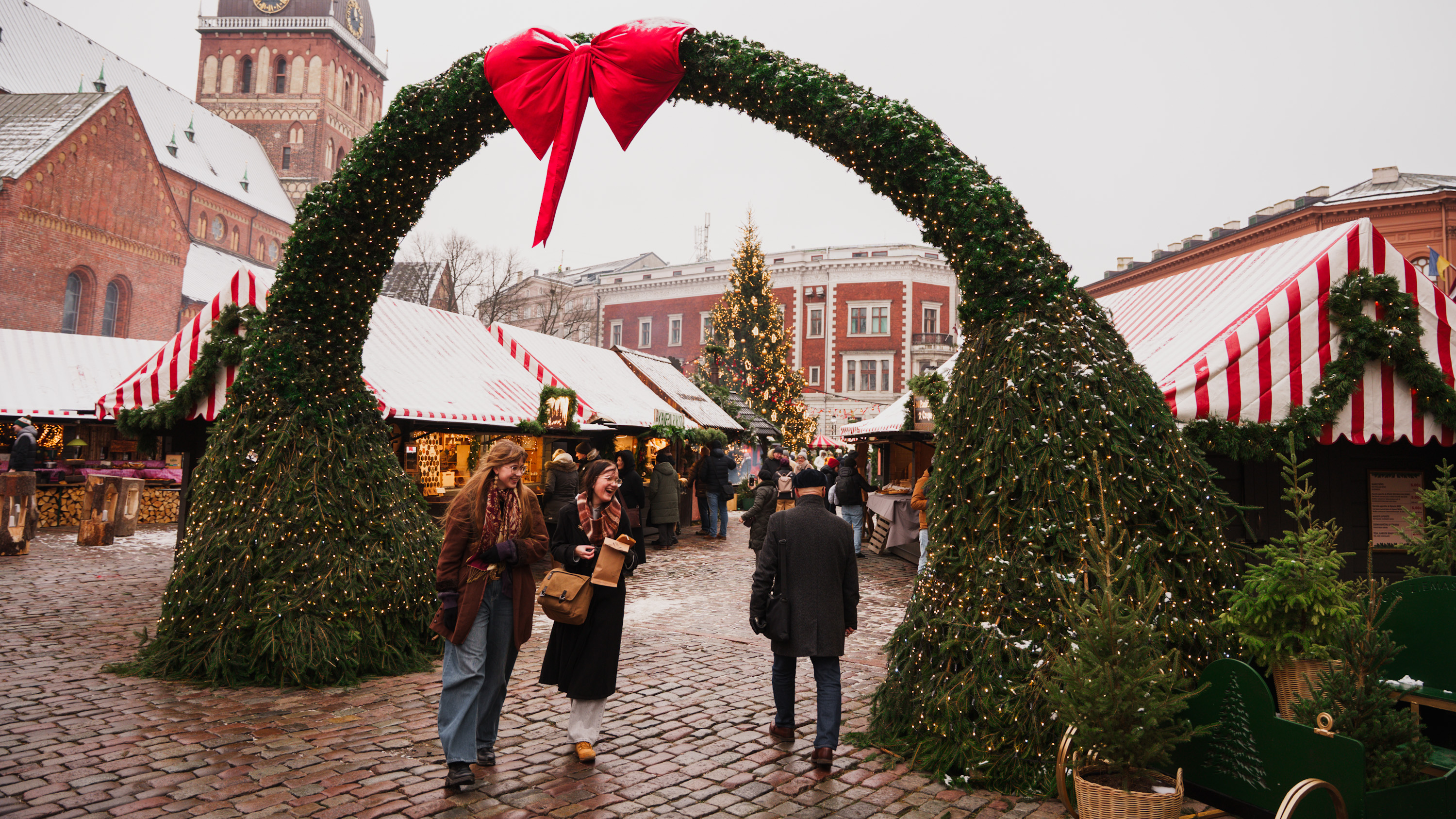 ATVĒRTS VECRĪGAS ZIEMASSVĒTKU TIRDZIŅŠ