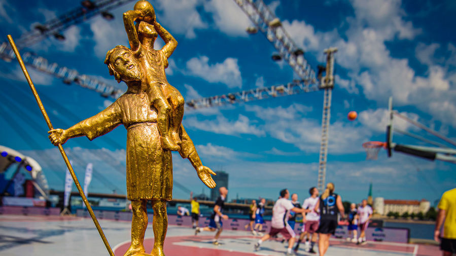 XI diennakts basketbola turnīrā “Krastu mačs” triumfē Daugavas labais krasts 