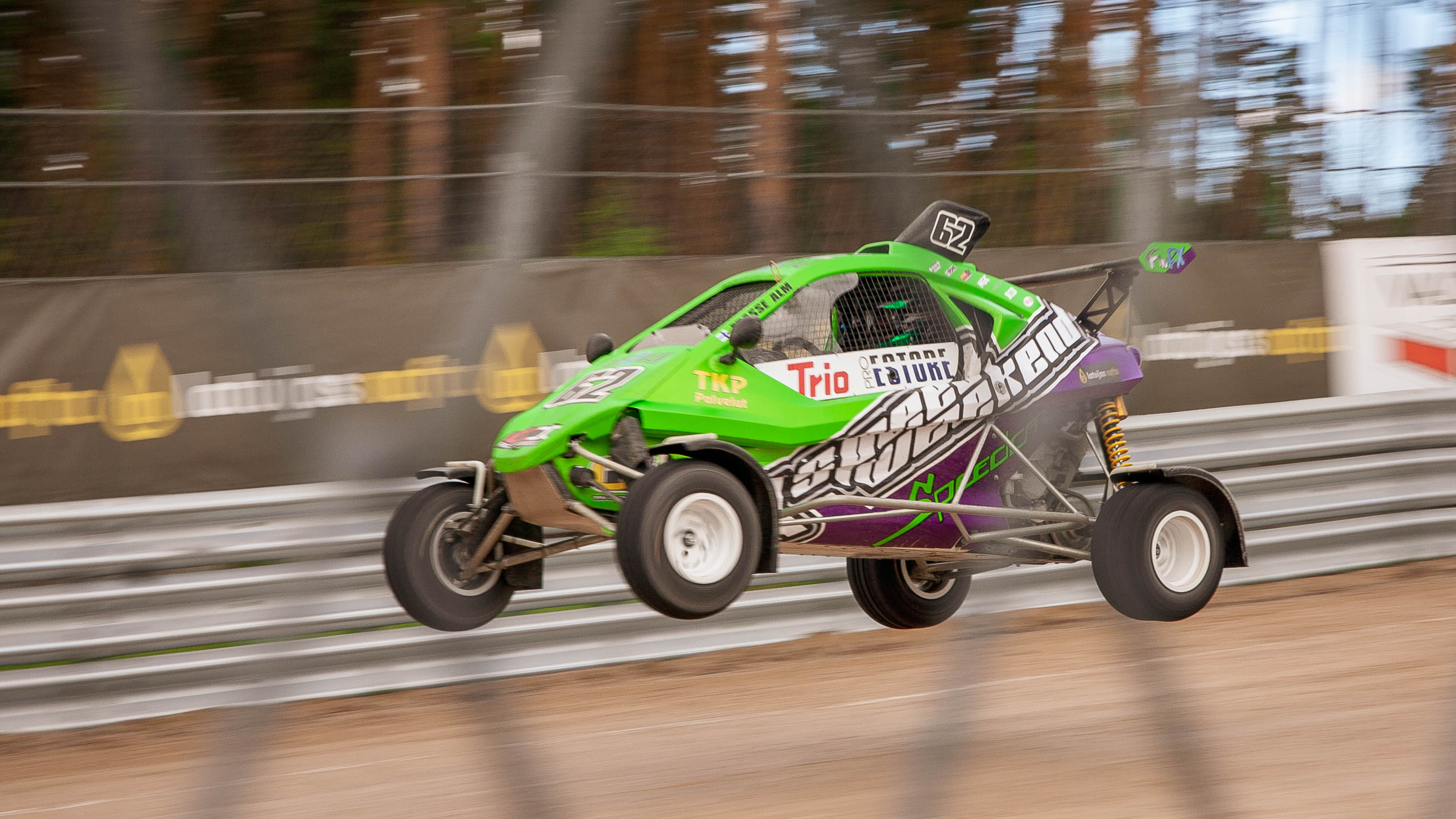 Ar spraigām cīņām Biķerniekos atklāta Latvijas Rallijkrosa čempionāta sezona