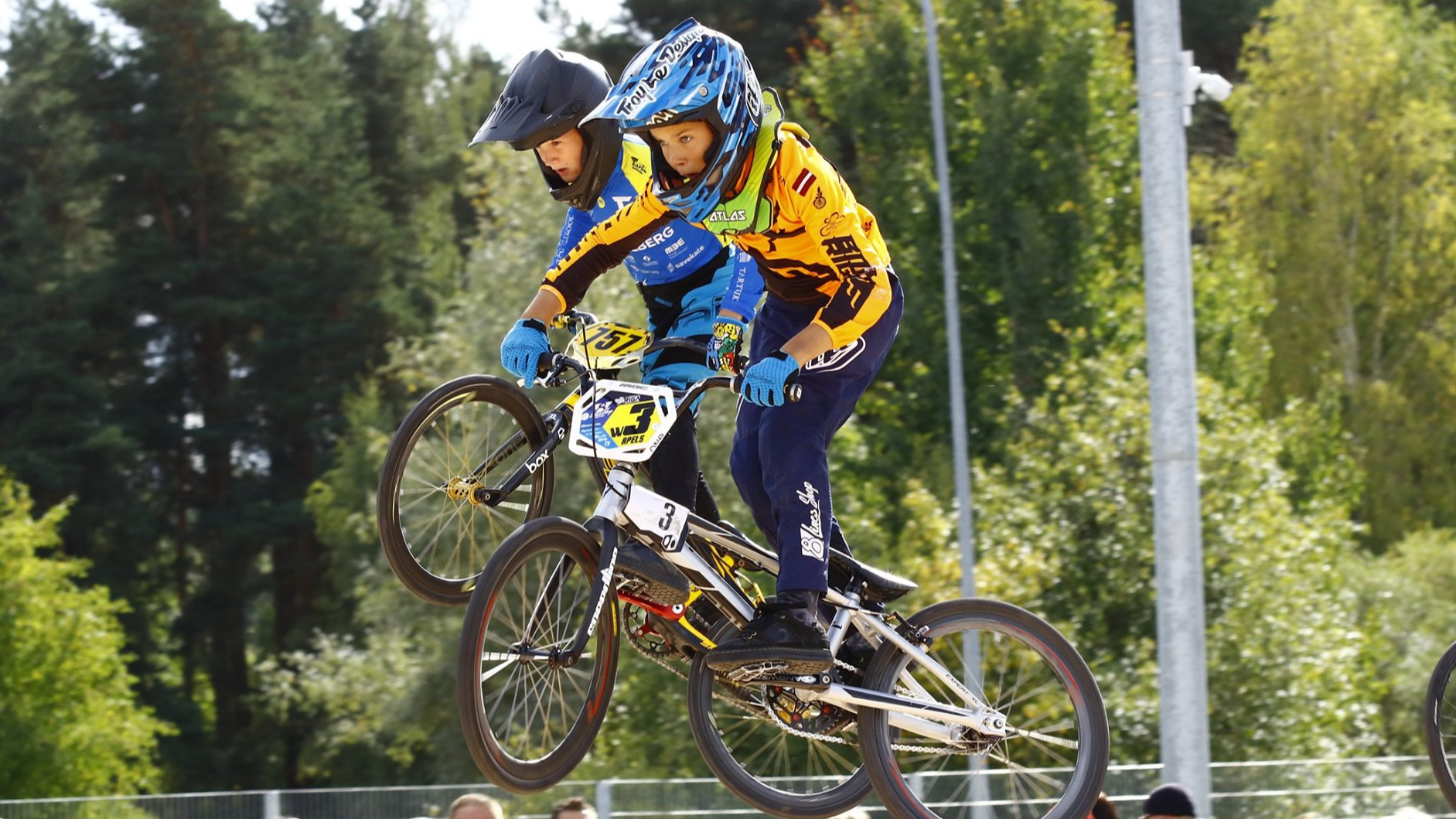 Aicina apmeklēt BMX sacensības Mežaparkā