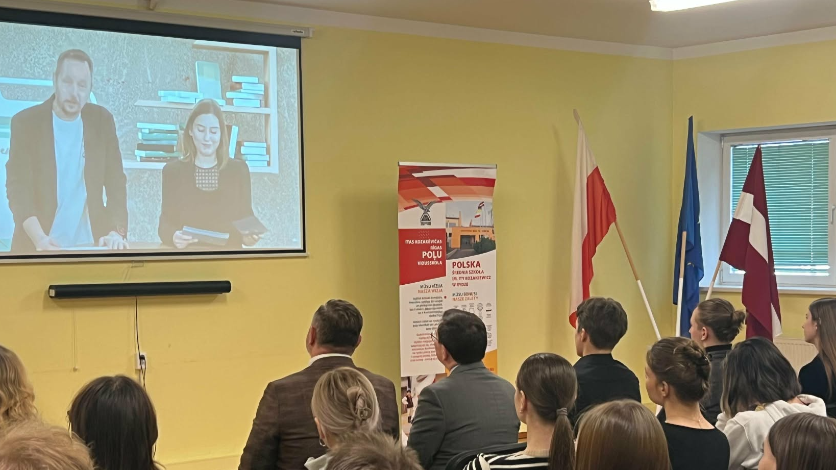 Itas Kozakēvičas Rīgas Poļu vidusskolas skolniece uzvar ES jauno tulkotāju konkursā “Juvenes Translatores”