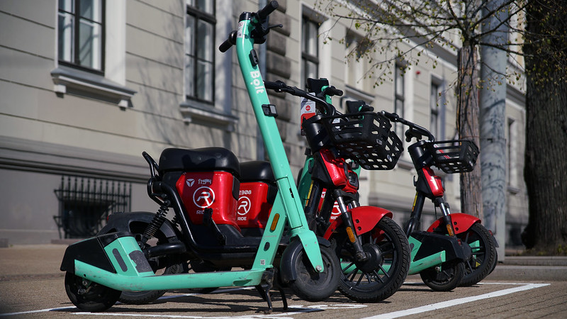 Mikromobilitātes rīku ierobežojumi skolu jaunatnes dziesmu un deju svētku laikā