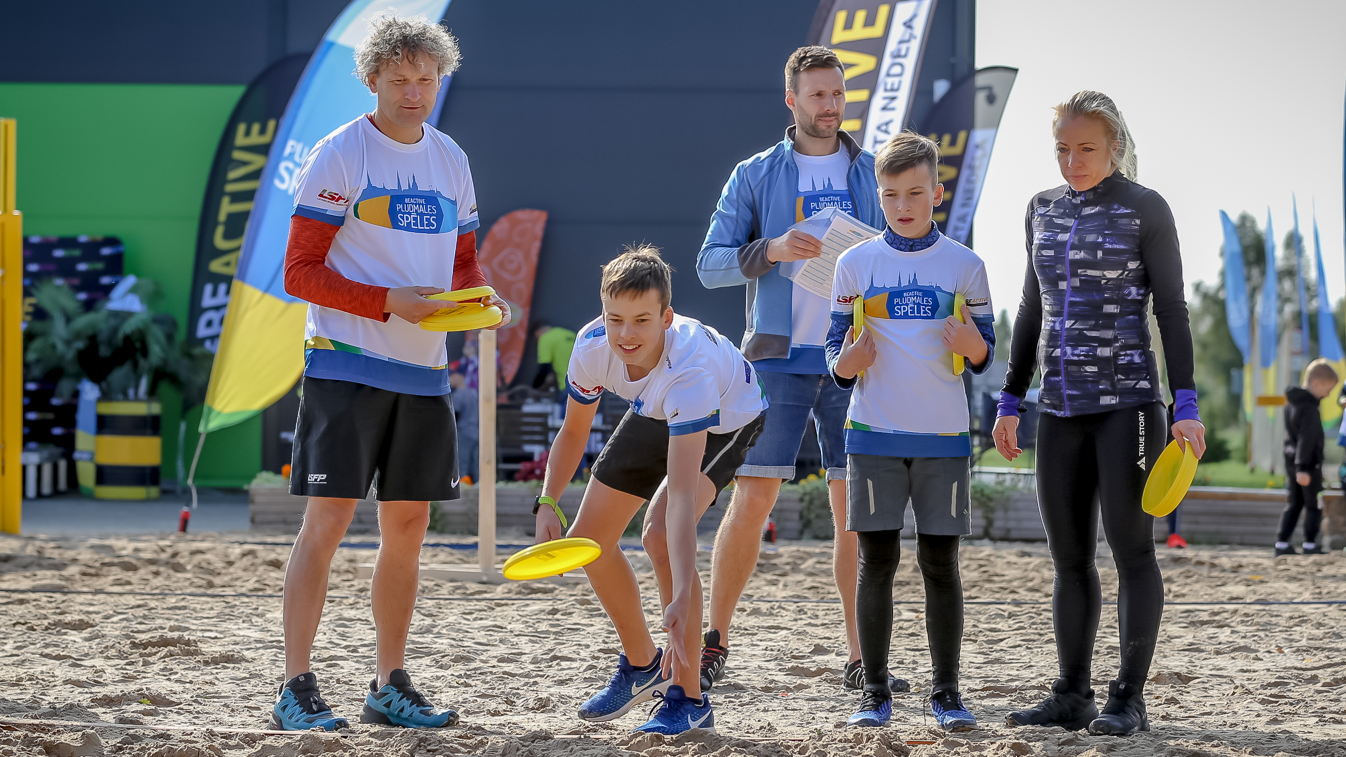 Ģimenes vēl var pieteikties #BeActive Ģimeņu pludmales spēlēm