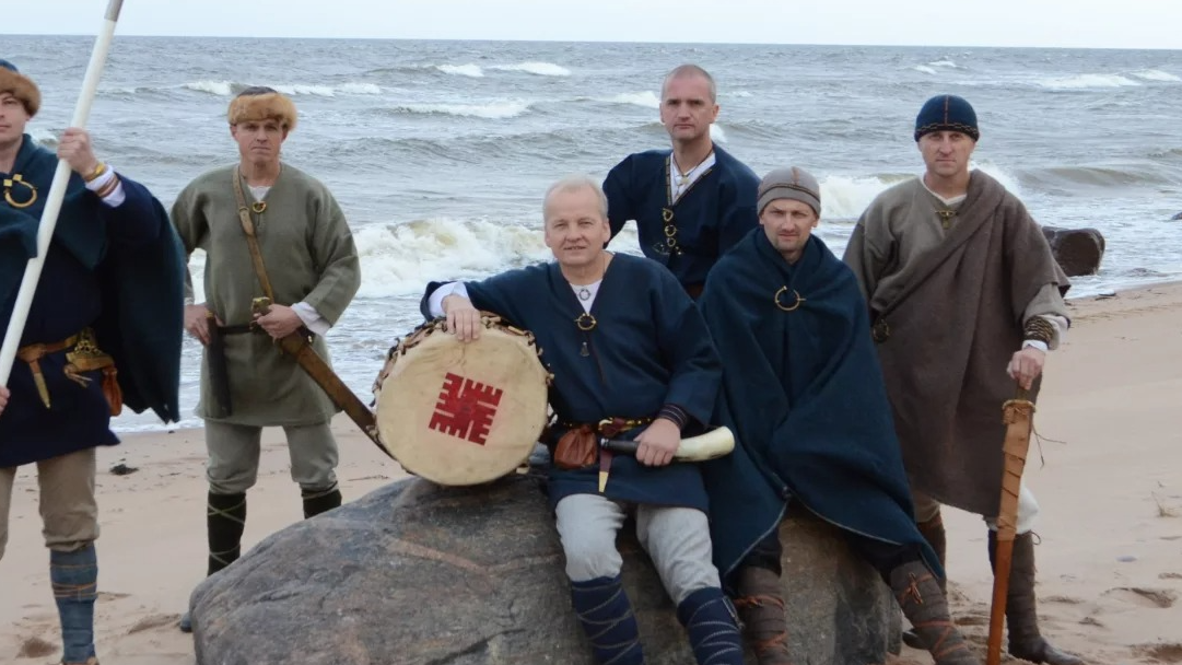 Vīru kopa “Vilki” aicina uz barikāžu aizstāvju piemiņas koncertu un kopīgu sadziedāšanos Rīgas Latviešu biedrībā