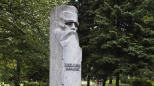 Krišjāņa Barona atjaunotās piemiņas plāksnes atklāšana