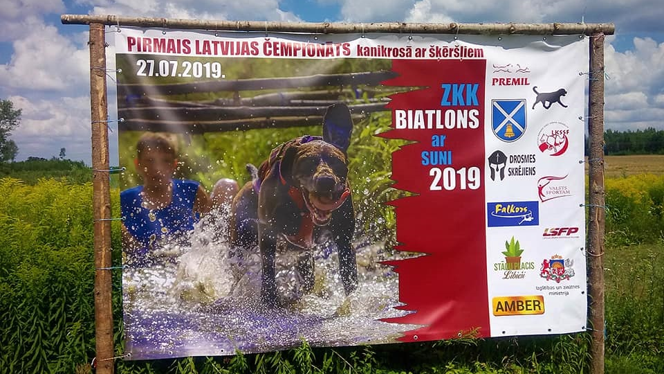 Aizvadīts pirmais Latvijas čempionāts kanikrosā ar šķēršļiem jeb biatlonā ar suni