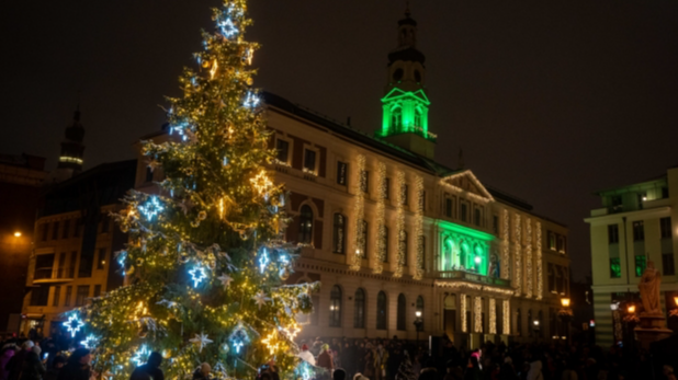 Nedēļas nogalē Rātslaukumā un Doma laukumā iedegs Ziemassvētku egles