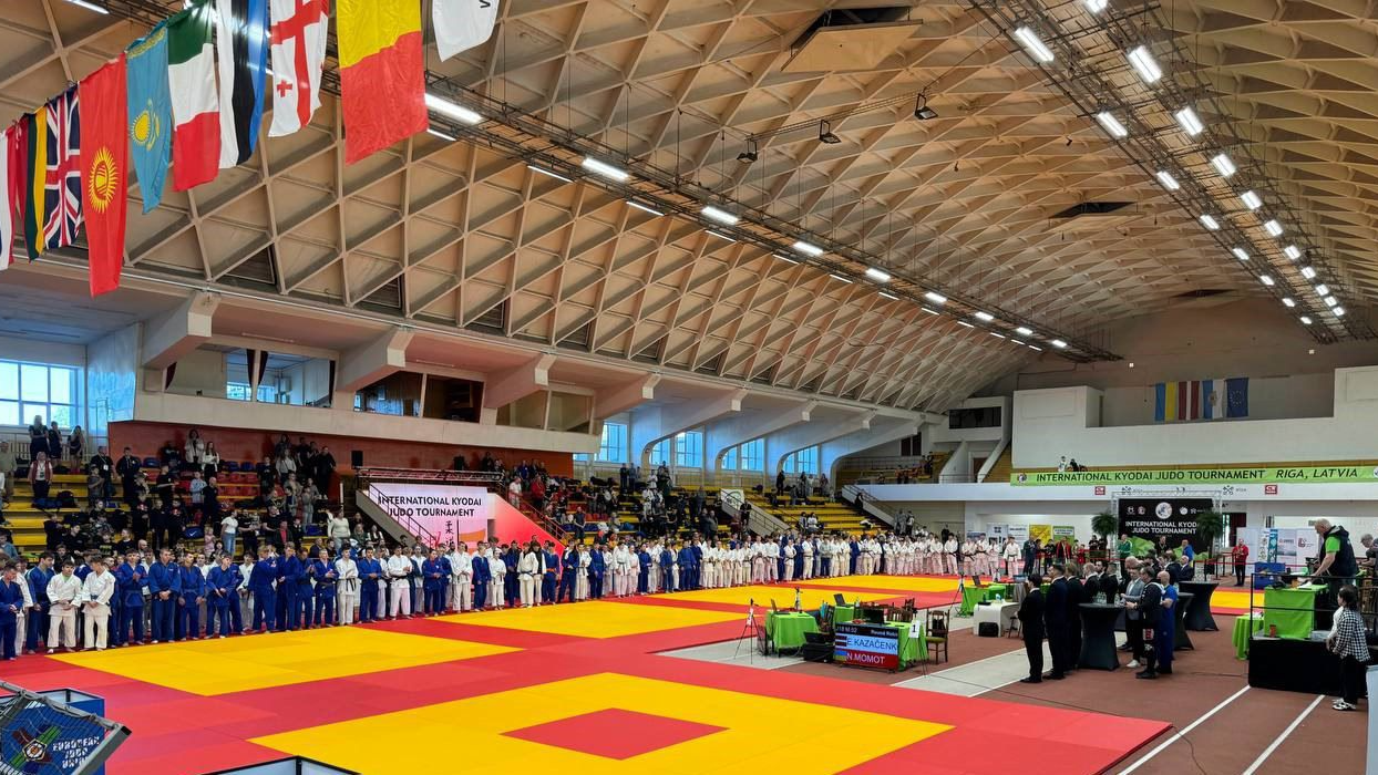 Rīgā tiekas vairāk nekā tūkstoš jauno džudistu no 16 valstīm