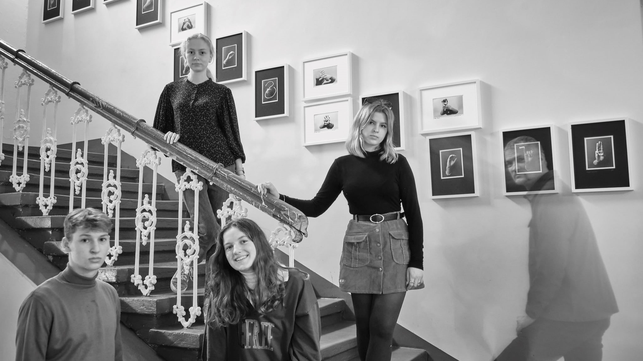Aicina iepazīties ar melnbaltas analogās fotogrāfijas izstādi "Zīmju valoda" 