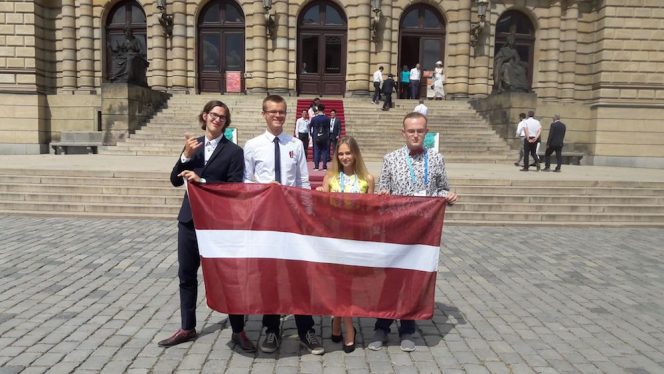 Latvijas komandai medaļas starptautiskās fizikas un ķīmijas olimpiādēs