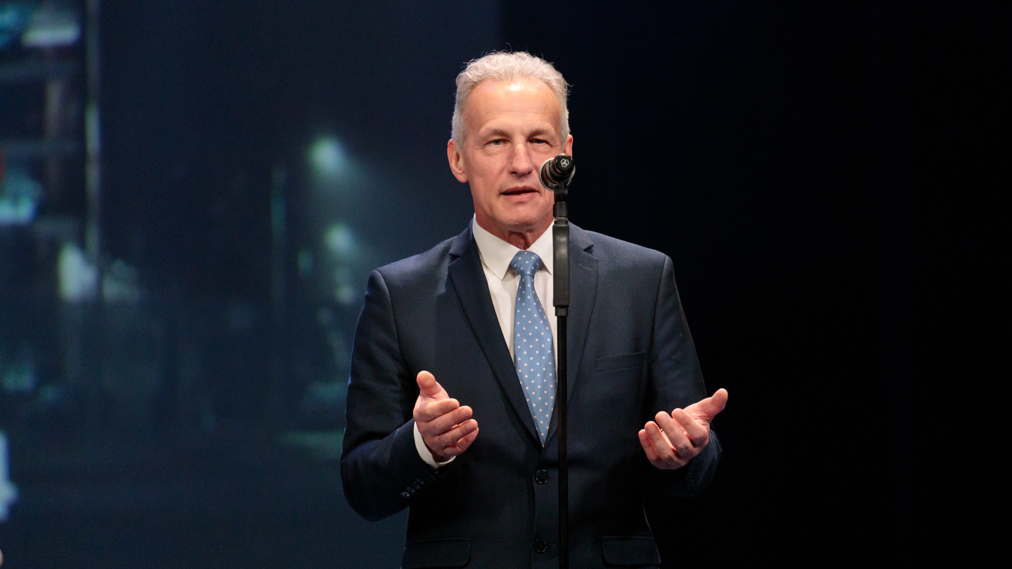 Pasniegs Rīgas gada balvu izglītībā