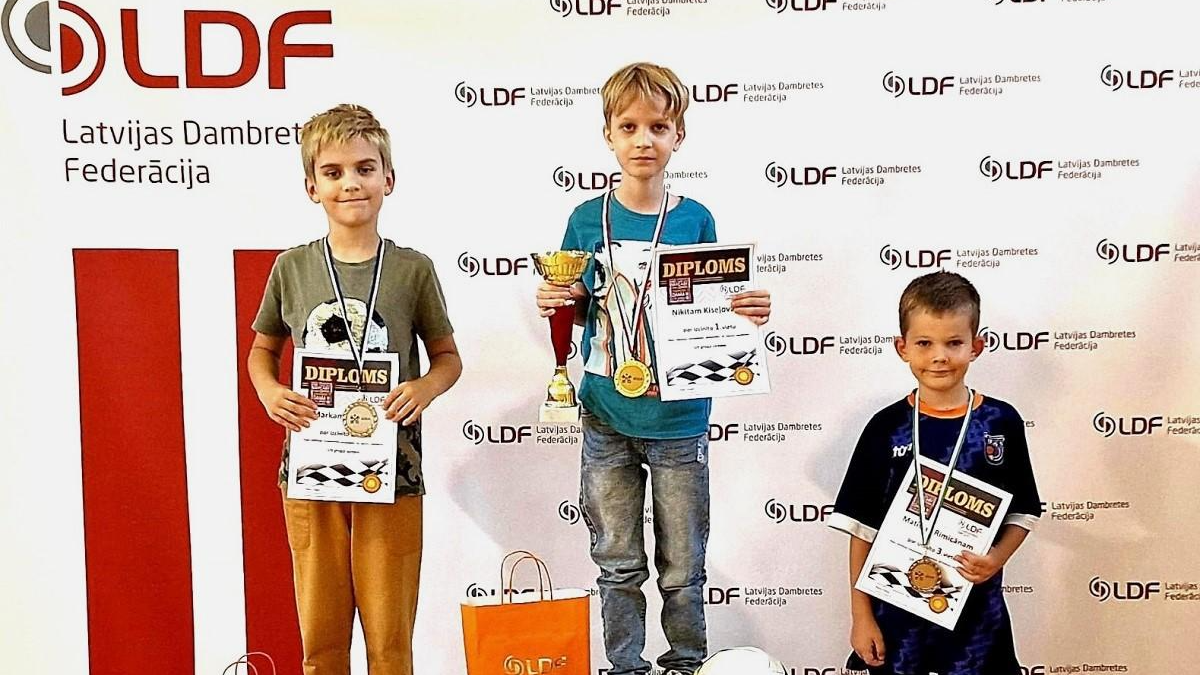 Dambretes pulciņa audzēkņiem zelts un sudrabs Rīgas atklātajā čempionātā!