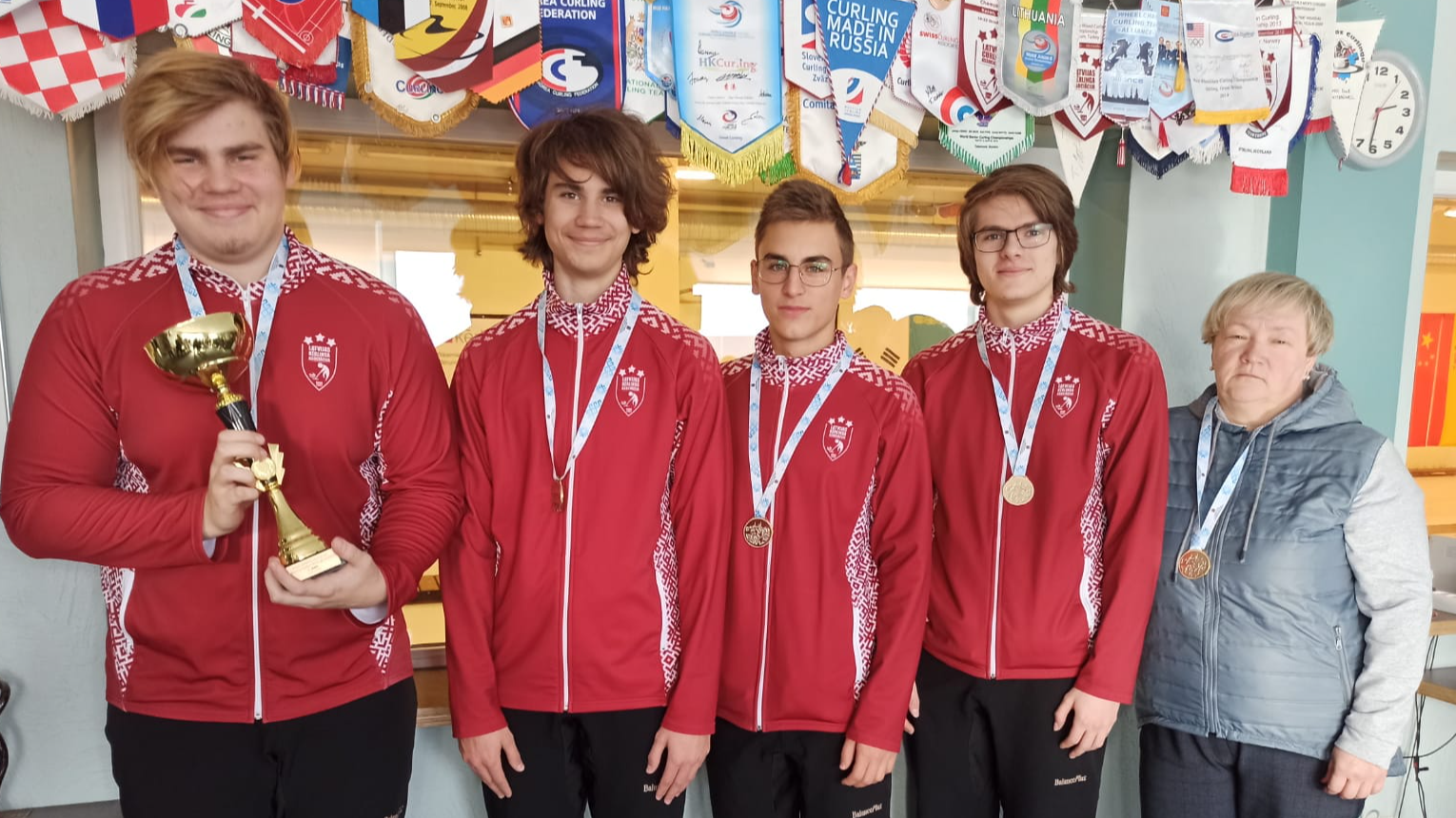 Par jaunatnes kērlinga meistarsacīkšu uzvarētājiem kļūst JKK/Barone un KKR/Vonda