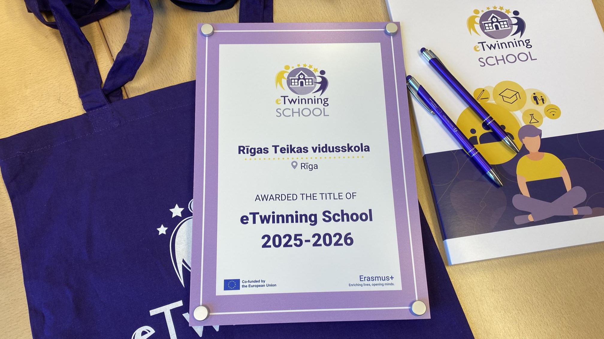 Atvērti pasaulei un jaunām idejām – Rīgas Teikas vidusskola saņem “eTwinning Skola” statusu