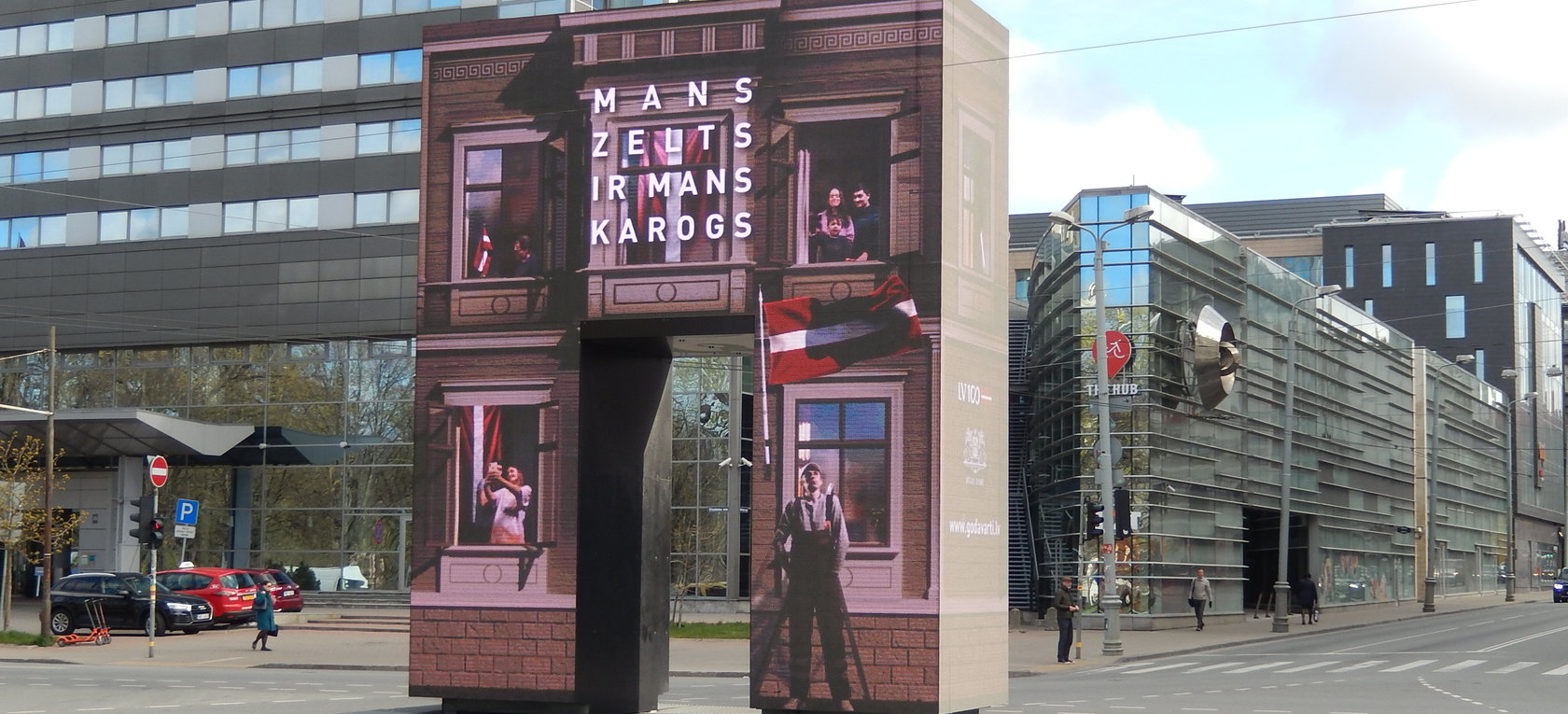 "Goda vārtos" svētku laikā stāsts par Latvijas valsts karogu