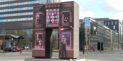 "Goda vārtos" svētku laikā stāsts par Latvijas valsts karogu